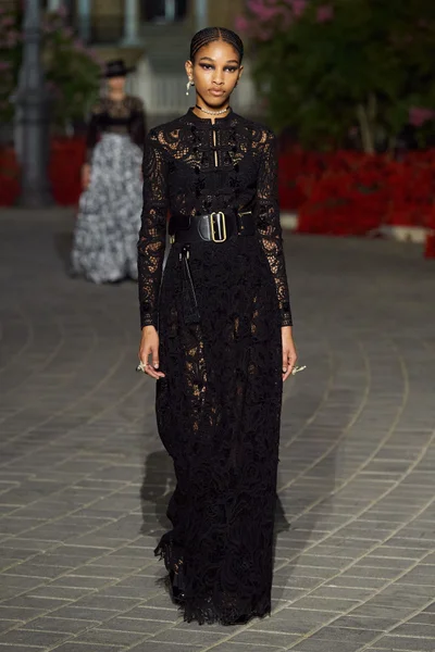 Look 11